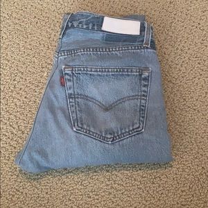 Shop RE/DONE raw hem vintage Levi’s size 27
